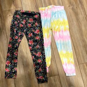 5/$15 Bundle of 2 Girl’s Leggings Black Floral and Rainbow Tie dye size 6/6x